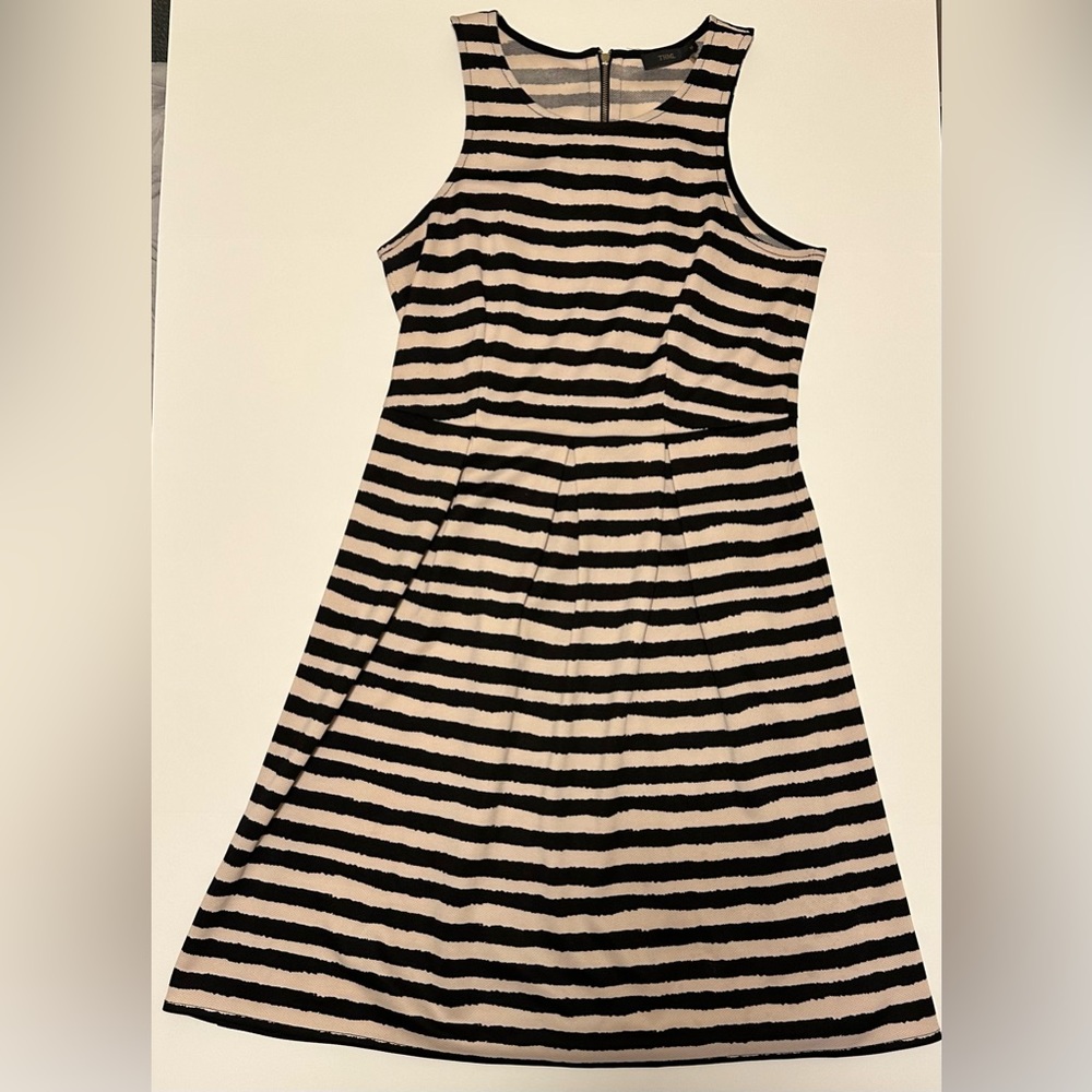 THLM Fit and Flair style Black and Cream Size Medium Dress.